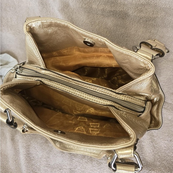 Kathy Van Zeeland Shoulder Bag - Picture 3 of 5